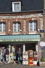 France, Seine-Maritime (76), Côte d'Albatre, Pays de Caux, Veules-les-Roses, labellisé Les Plus Beaux Villages de France, épicerie de la plage