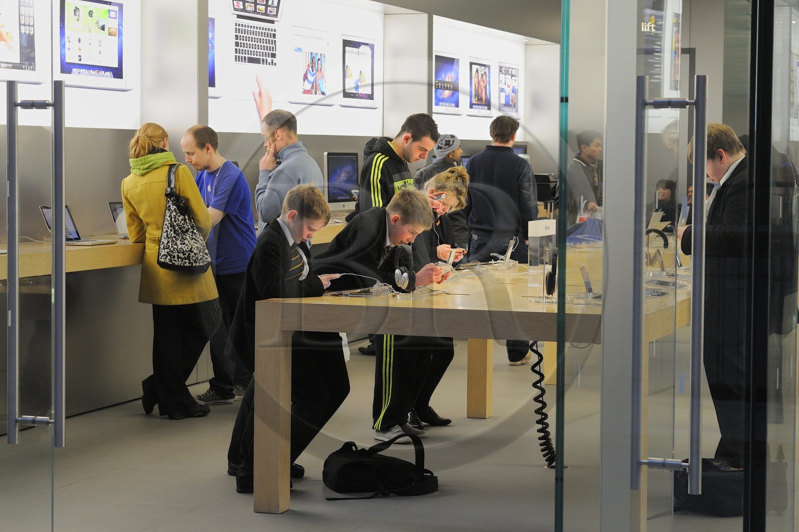 Royaume-Uni, Irlande du Nord, Belfast, centre commercial de Victoria Square, boutique Apple