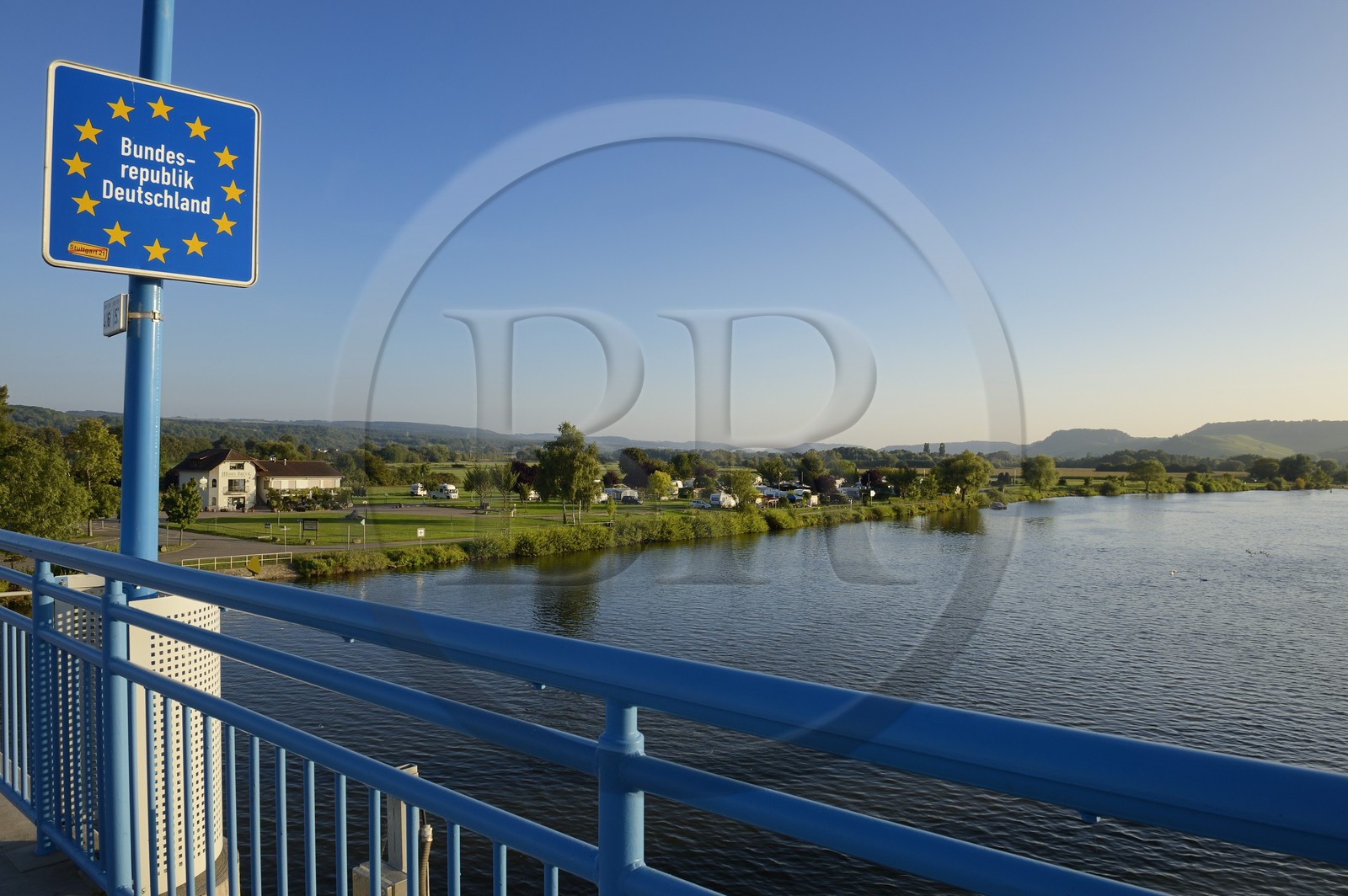 Luxembourg, district de Grevenmacher, région de la Moselle, Remich, pont frontière avec l'Allemagne sur la rivière Moselle