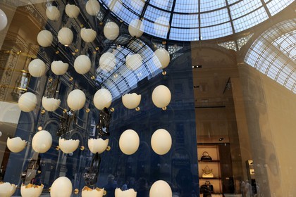 Italie, Lombardie, Milan, la galerie Vittorio Emanuele II, boutique de luxe Louis Vuitton