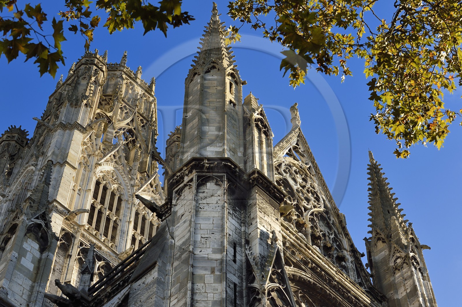 France, Seine-Maritime (76), Rouen, abbatiale Saint-Ouen (XIIème au XVème siècle) de style gothique rayonnant et flamboyant, le portail des Marmousets et la Tour-clocher dite couronnée sur la croisée du transept