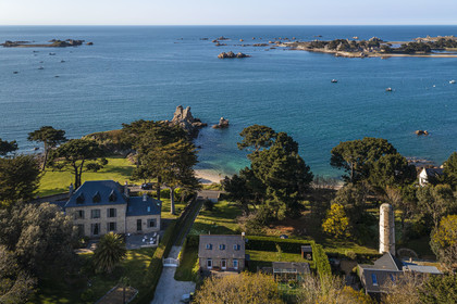 France, Cotes-d'Armor, Cote d'Ajoncs, Penvénan, Port Blanc, the light of Port-Blanc also called fire of the Thief which stands on the right and the Island of Saint Gildas in the background(aerial view)