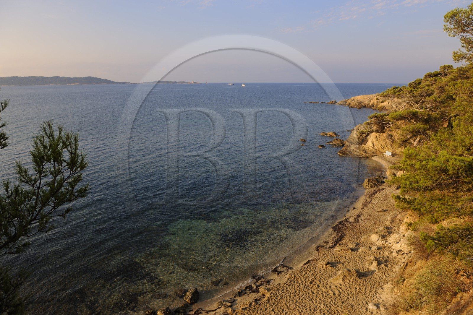 France, Var (83), presqu'île de Giens, la côte vers la Tour Fondue