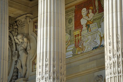 France, Paris (75), Grand Palais, détail des frises intérieures du péristyle de la façade principale concue par Henri Deglane