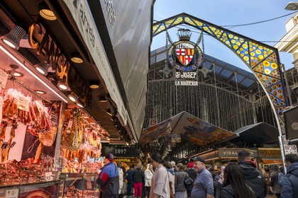 Spain, Catalonia, Barcelona, Las Ramblas, the entrance to the Boqueria market