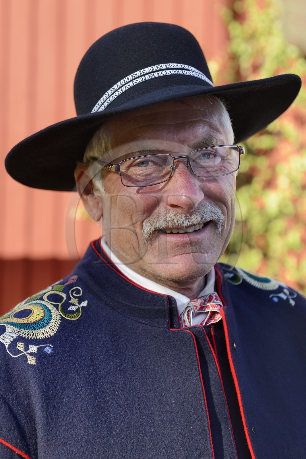 Sweden, Dalarna County, Leksand area, Midsummer celebrations in the tiny hamlet of Hjulbäck, man in traditional costume