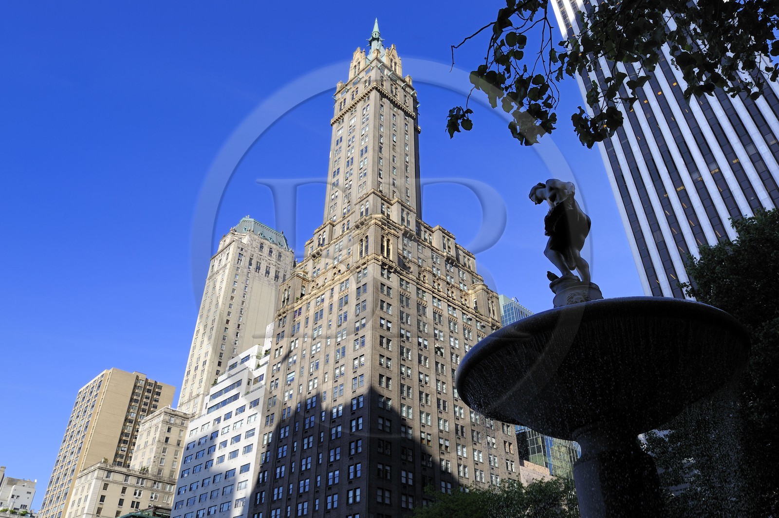 Etats-Unis, New York, Manhattan, Midtown, 5ème Avenue, Sherry Netherland Building et Pulizer fountain sur Grand Army Plaza