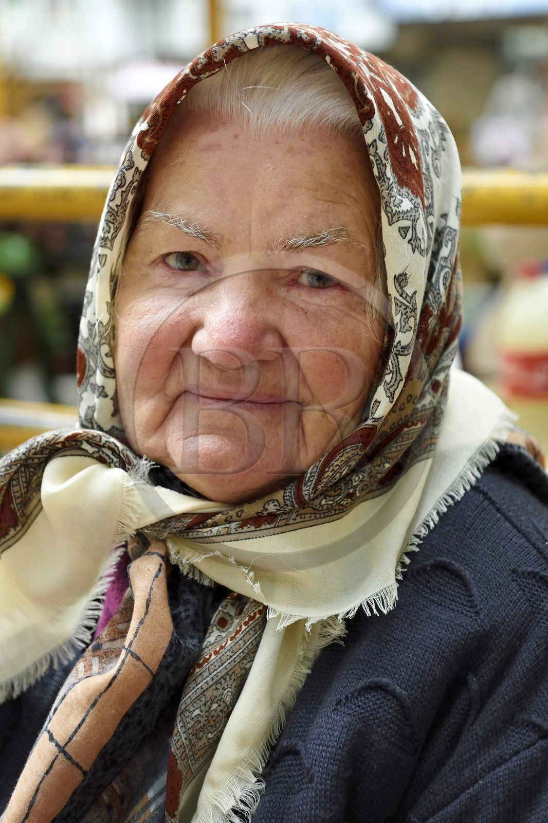 Bosnie-Herzégovine, Sarajevo, vendeuse de légumes sur le marché de Markala