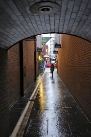 Royaume-Uni, Irlande du Nord, Belfast, Pottinger's Entry donnant sur Ann Street