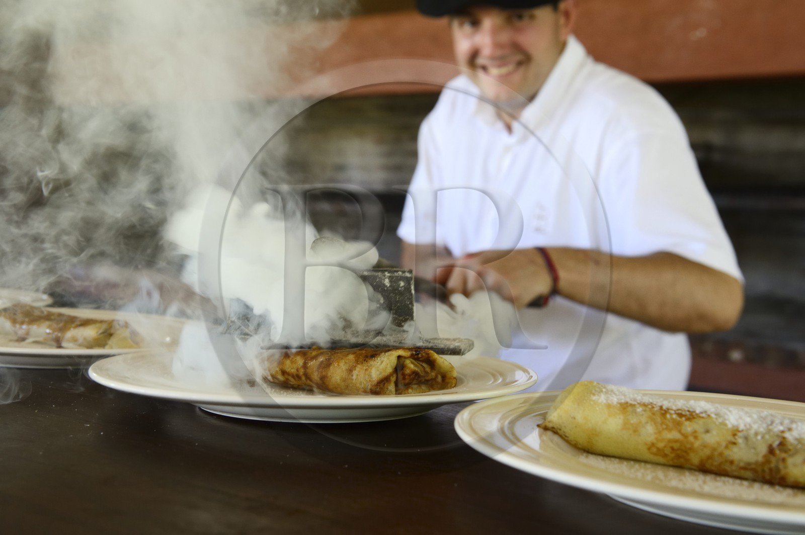 Argentine, province de Buenos Aires, San Antonio de Areco, estancia La Bamba de Areco, touche finale sur les crèpes