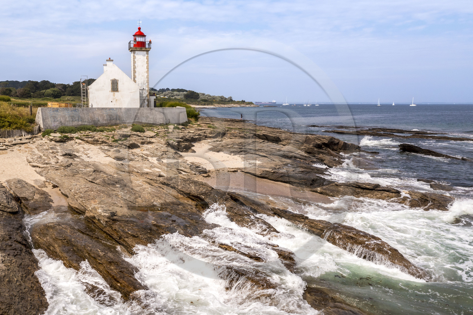 France, Morbihan (56), Ile de Groix, Locmaria, réserve naturelle géologique François Le Bail, le phare de la Pointe des Chats (vue aérienne)