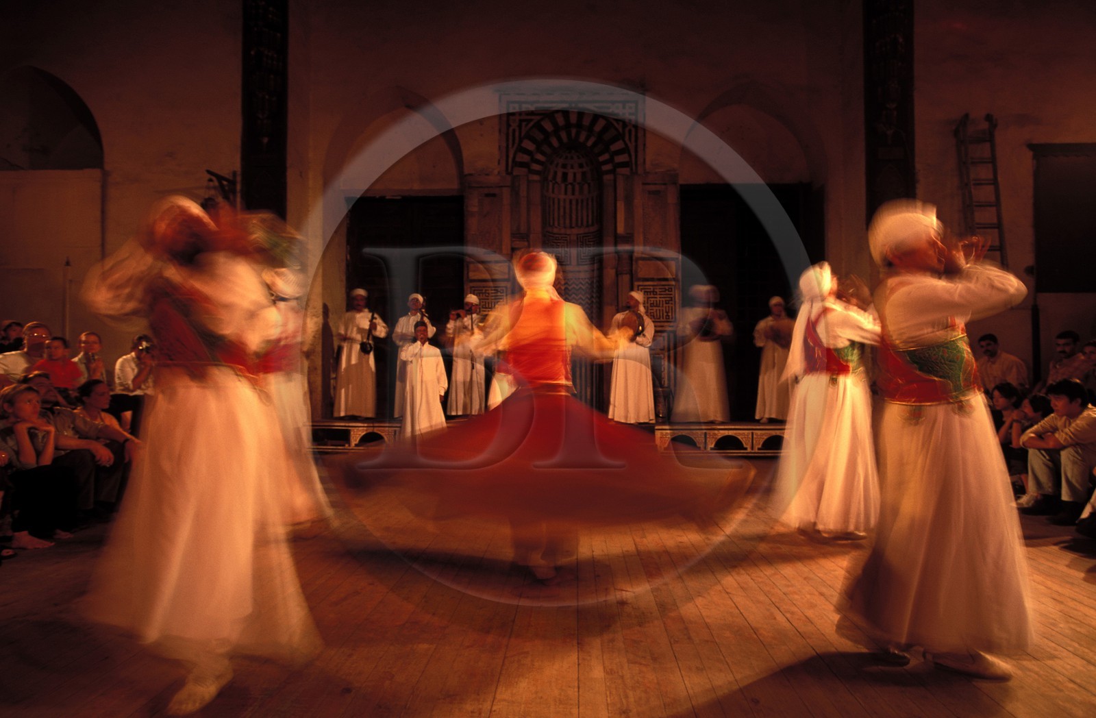 Égypte, Le Caire, Derviches tourneurs dans le Mausolée de El-Ghouri