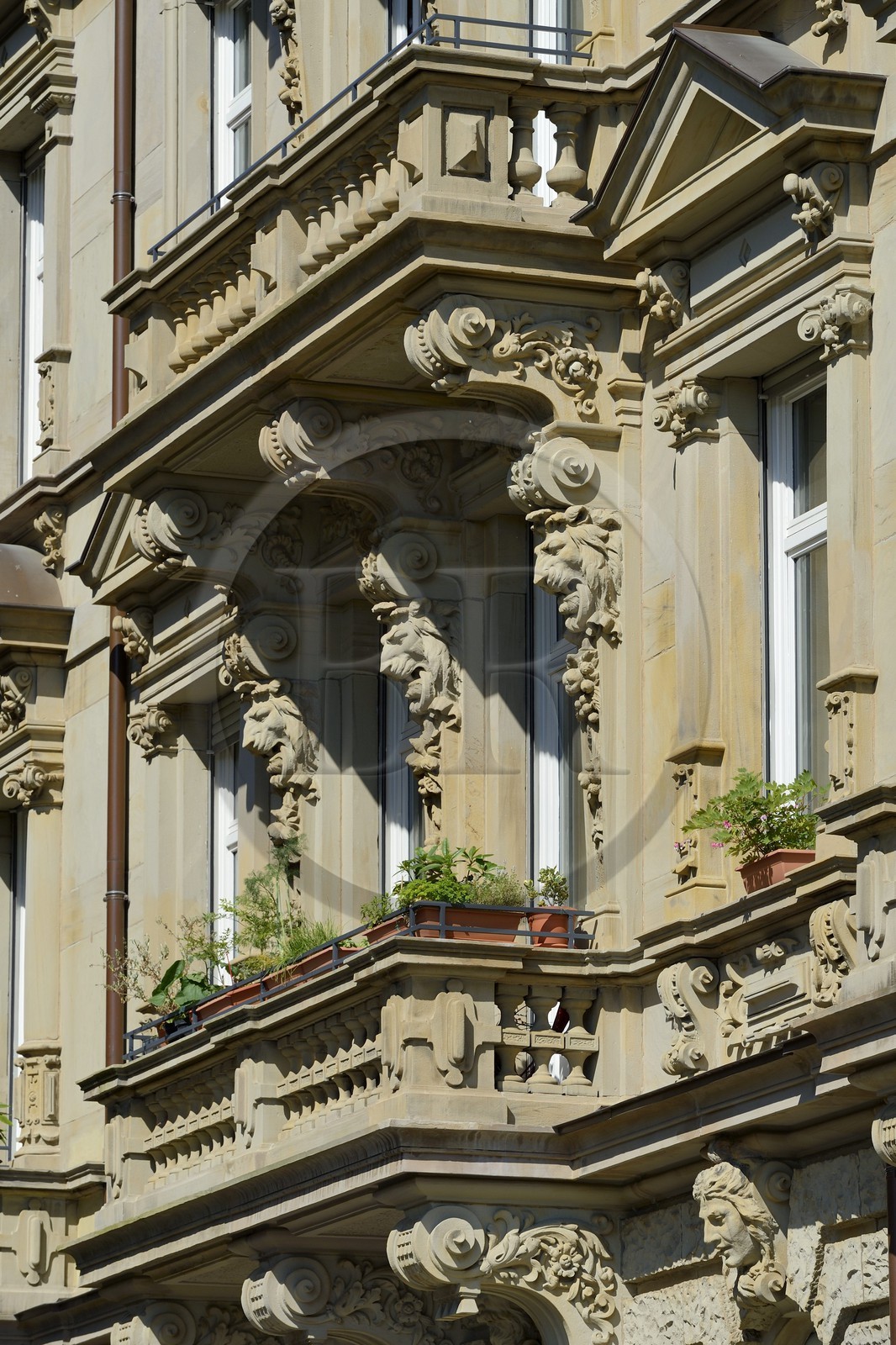 France, Bas-Rhin (67), Strasbourg, quartier de la Neustadt datant de la periode allemande, immeuble à l'angle de la rue Auguste Lamey et de la place de la République