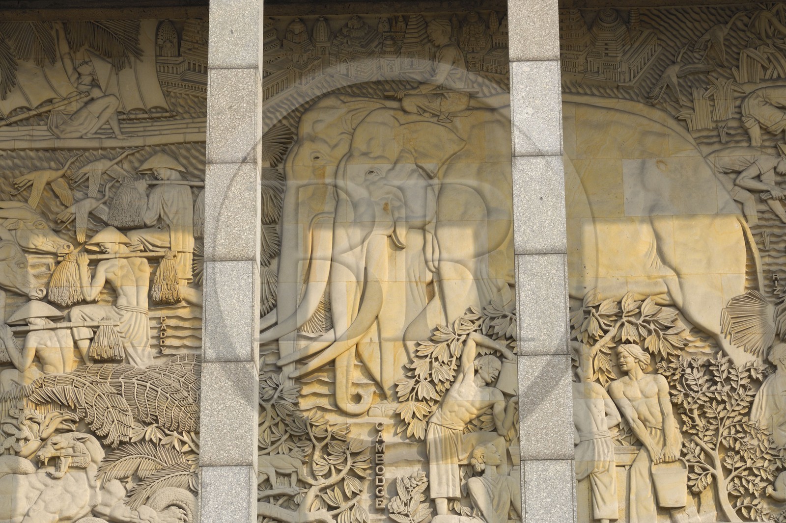 France, Paris (75), hauts-reliefs sur la facade de l'ancien musée des Arts d'Afrique et d'Océanie à la porte Dorée