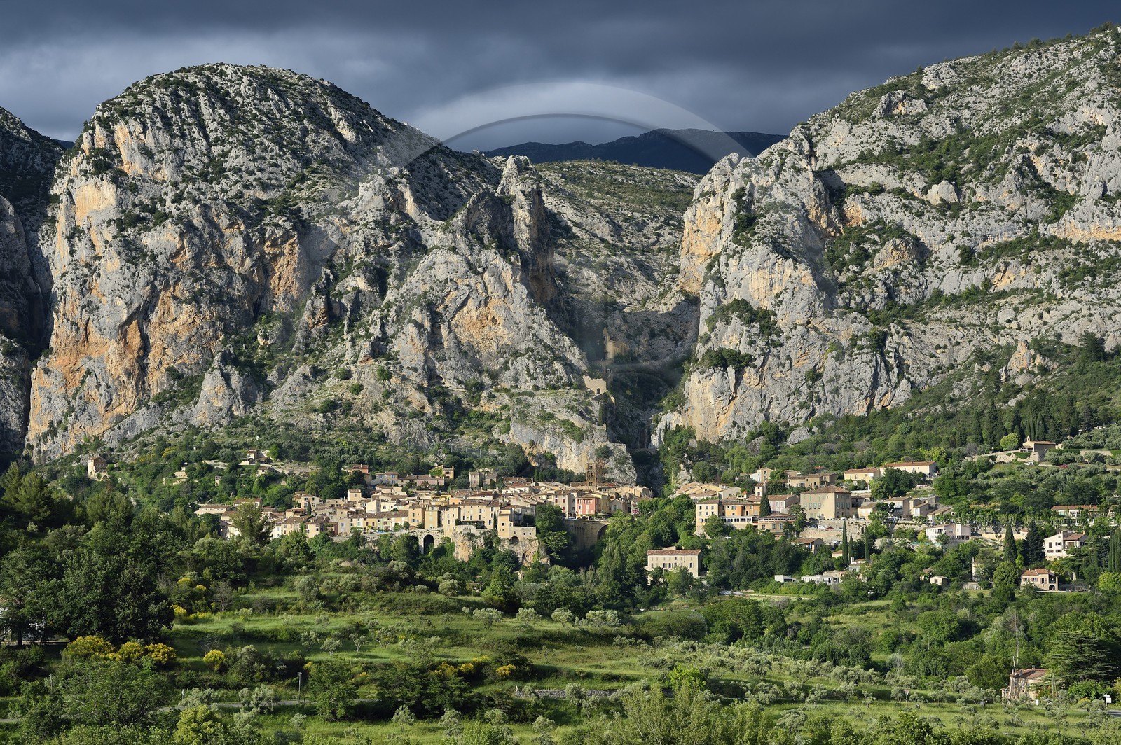 France, Alpes-de-Haute-Provence (04), Parc Naturel Régional du Verdon, Moustiers-Sainte-Marie, labellisé Les Plus Beaux Villages de France