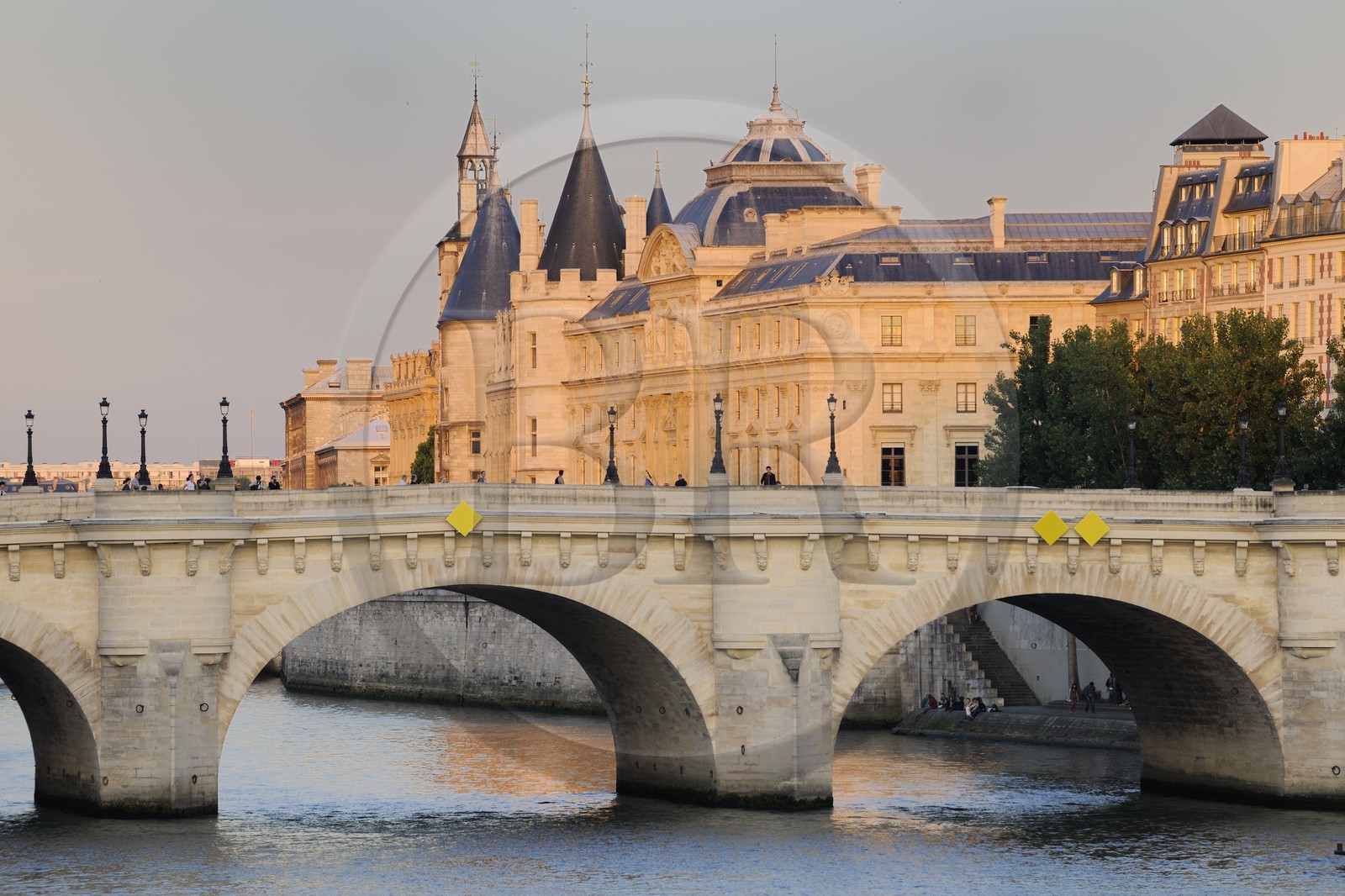 France, Paris (75), Ile de la Cité, la Conciergerie et le Pont Neuf