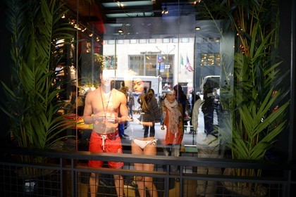 Etats-Unis, New York, Manhattan, la boutique Hollister sur la 5ème Avenue