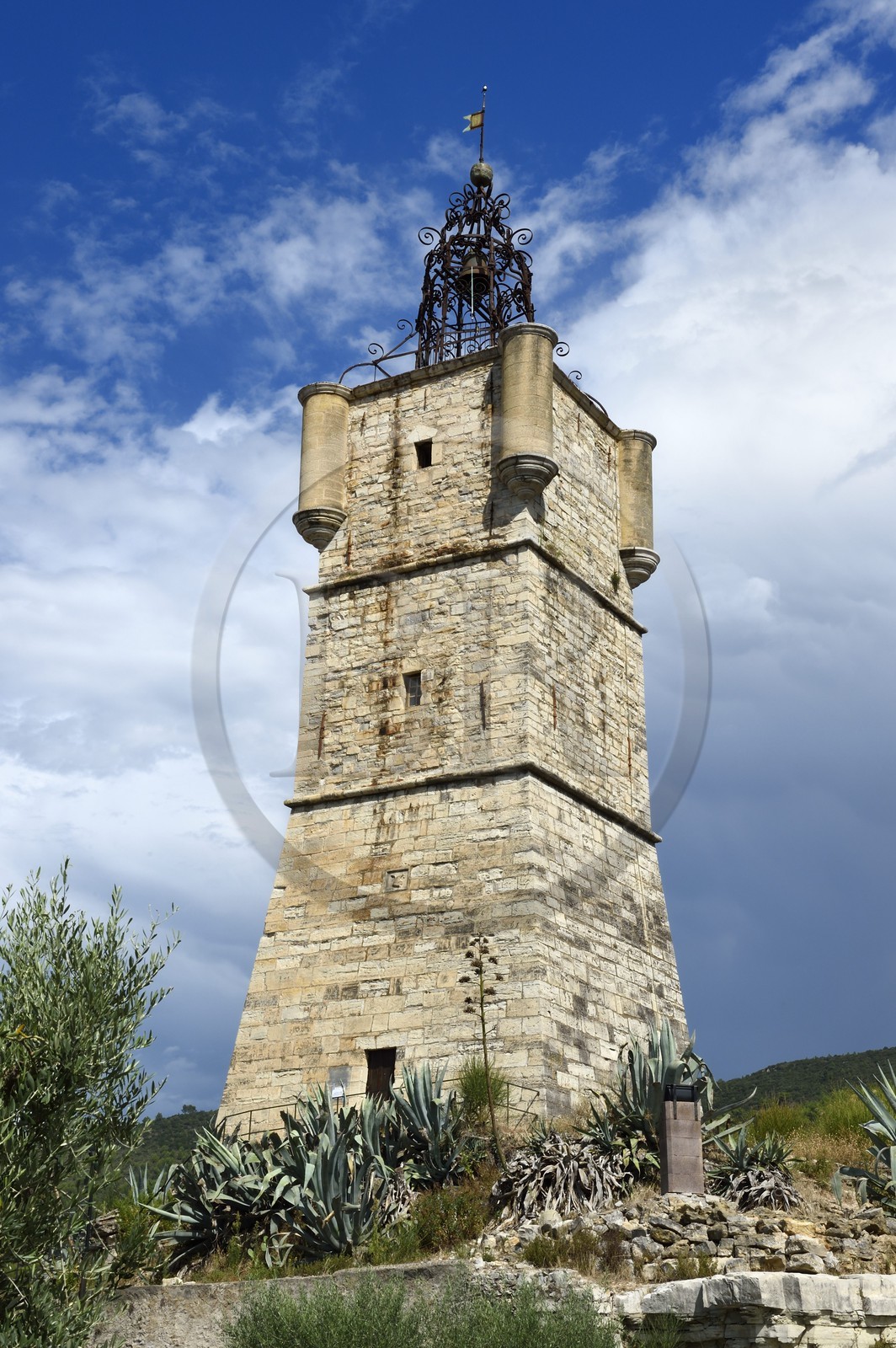 France, Var (83), Draguignan, la tour de l'Horloge et son petit théatre de verdure