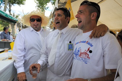 France, Hérault (34), Sète, fête de la Saint Louis, jouteurs au banquet qui précède le tournoi