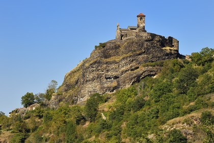 France, Haute-Loire (43), Chateau de Saint-Ilpize du XIVe siècle sur son promontoire rocheux