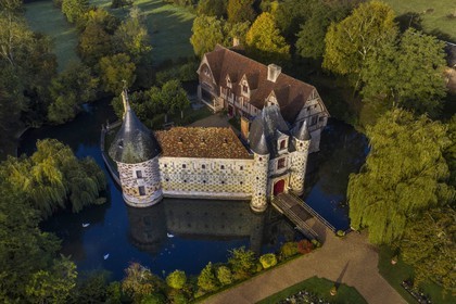 France, Calvados (14), Pays d'Auge, le chateau de Saint-Germain-de-Livet du XVe et XVIe siècle labellisé Musée de France (vue aérienne)
