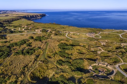 France, Calvados (14), Cricqueville-en-Bessin, la Pointe du Hoc, ruines des fortifications allemandes et les trous d'obus du débarquement du 6 juin 1944 lors de la seconde guerre mondiale (vue aérienne)