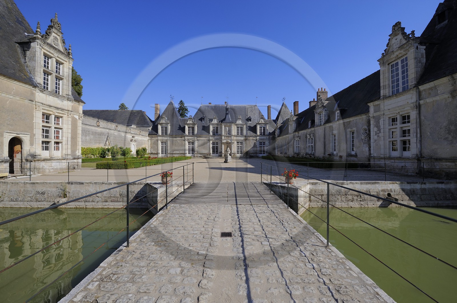 France, Loir-et-Cher (41), château de Villesavin (châteaux de la Loire), la cour d'honneur