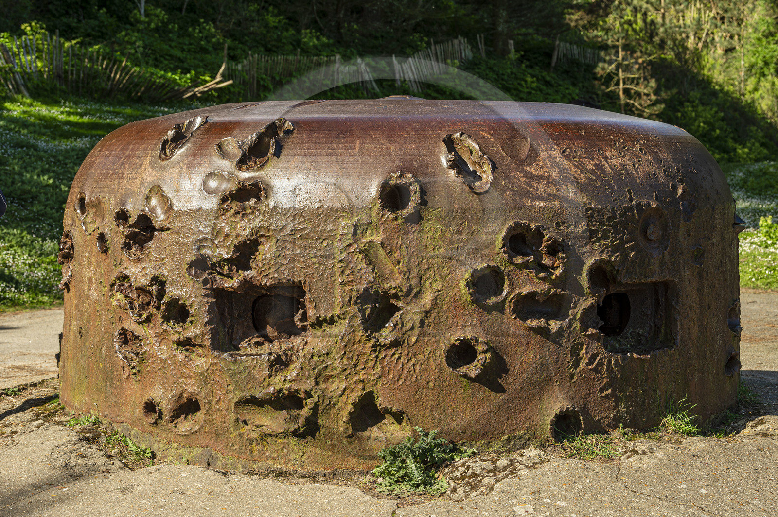 France, Ille et Vilaine, Cote d'Emeraude (Emerald Coast), Saint Malo, Saint-Servan district, Fort d'Alet, German fire bell marked with numerous shooting impacts