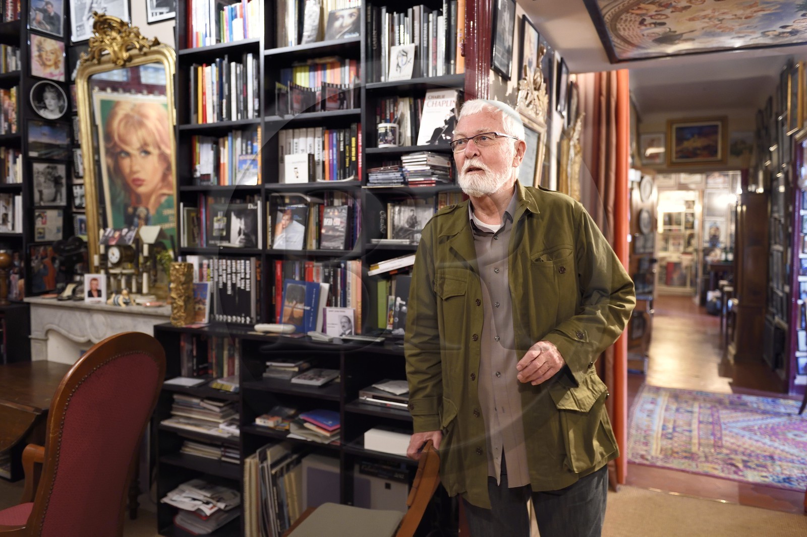 France, Var (83), Toulon, Philippe Mouren, Monsieur Cinéma qui collectionne les affiches de films dans son appartement avec une affection toute particulière pour Mylène Demongeot