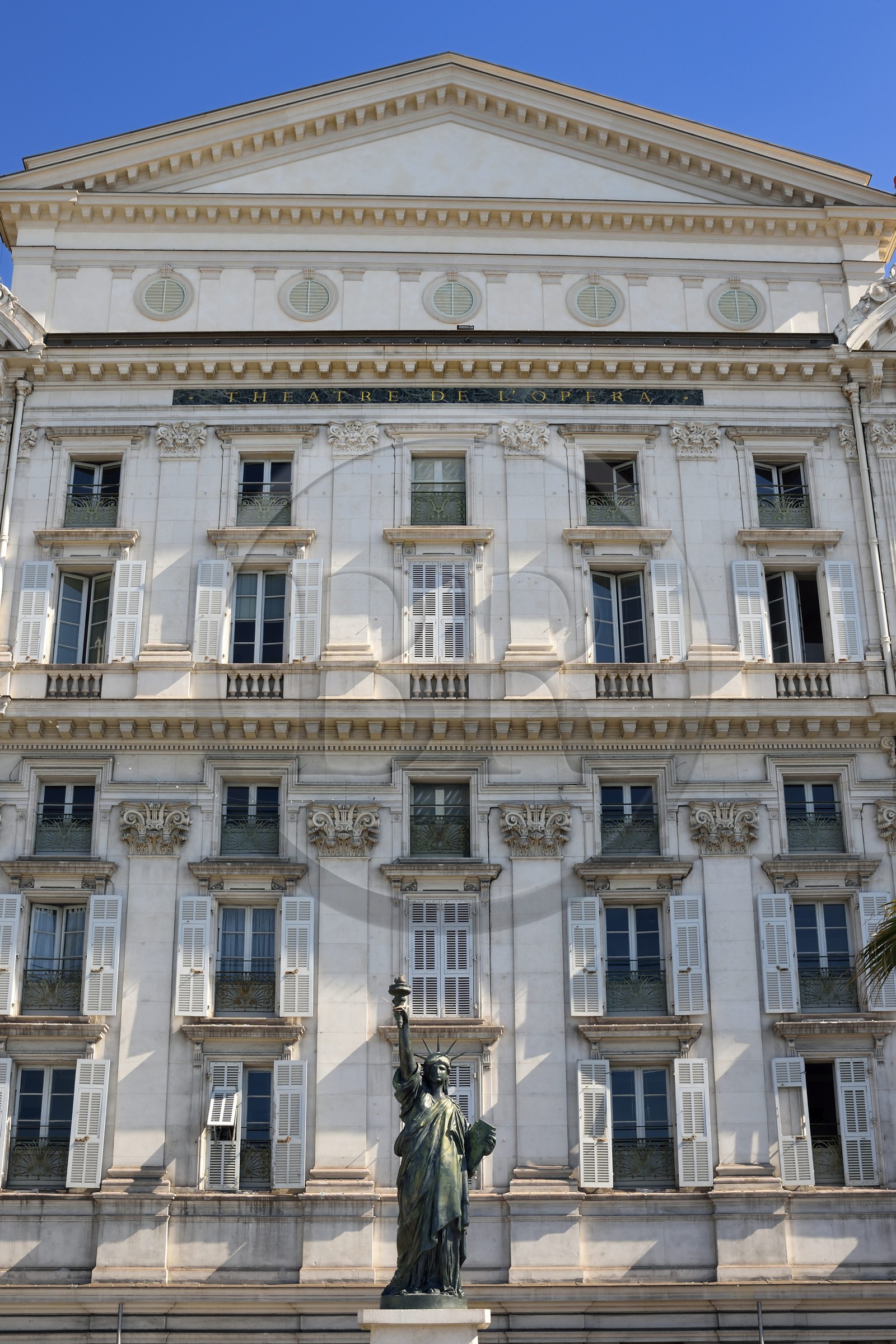 France, Alpes-Maritimes (06), Nice, la Statue de la Liberté devant l'Opéra