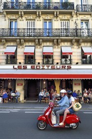 France, Paris (75), Carrefour de l'Odéon, Café les Editeurs