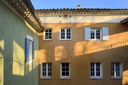 France, Var (83), Provence Verte, Bras, vers Saint-Maximin-la-Sainte-Baume, la maison d'hôtes Le Peyrourier, une campagne en Provence