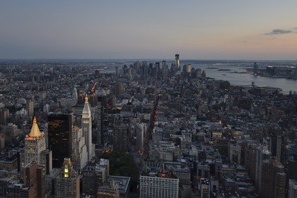 Etats-Unis, New York, Manhattan, vue depuis l'Empire State Building sur la partie sud de Manhattan, le One World Trade Center (1WTC) et la Hudson River
