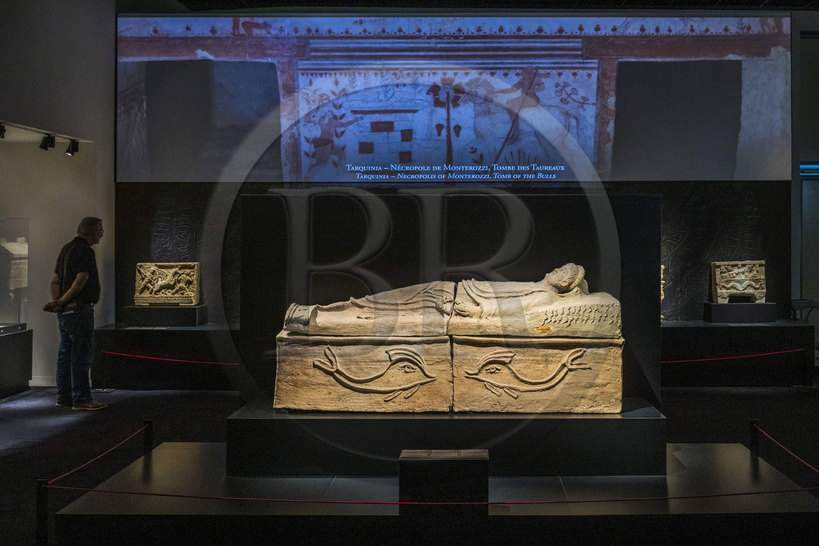 France, Gard (30), Nîmes, Musée de la Romanité, Etrusques, une civilisation de la Méditerranée, sarcophage étrusque masculin (Tuscania fin du IIème siècle av. J.-C.) (exposition temporaire)