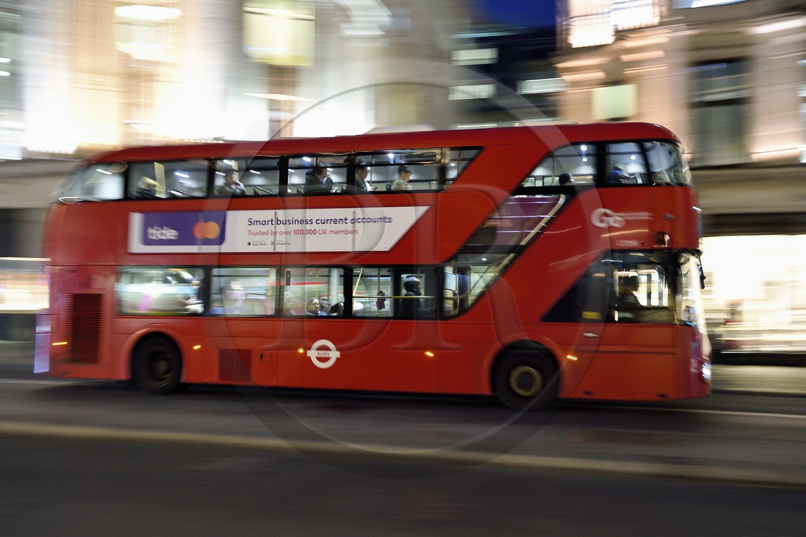 Royaume-Uni, Londres, Regent street, bus à impériale rouge