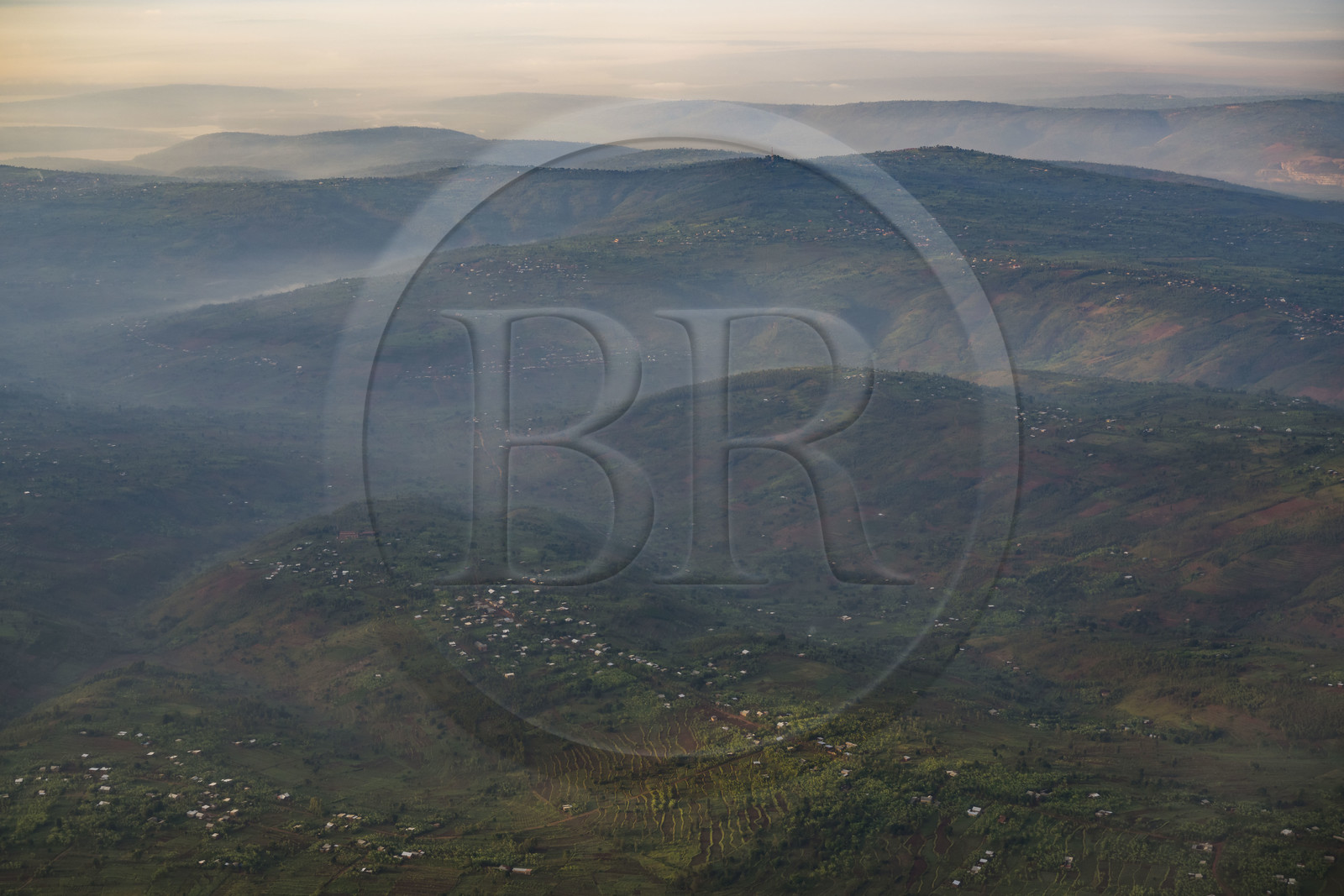 Rwanda, Province de l’Est, champs et habitat dispersé dans les collines à l'Est de Kigali (vue aérienne)
