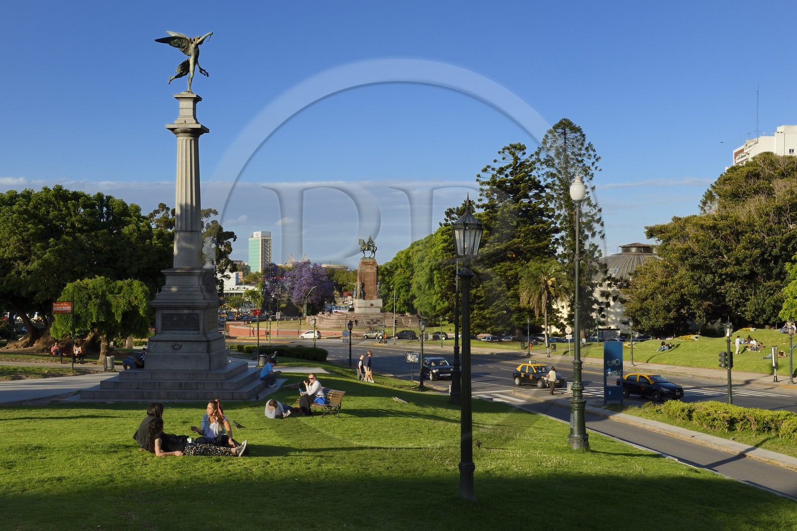 Argentine, Buenos Aires, quartier de la Recoleta, pelouse de la plaza Ramon J.Carcano