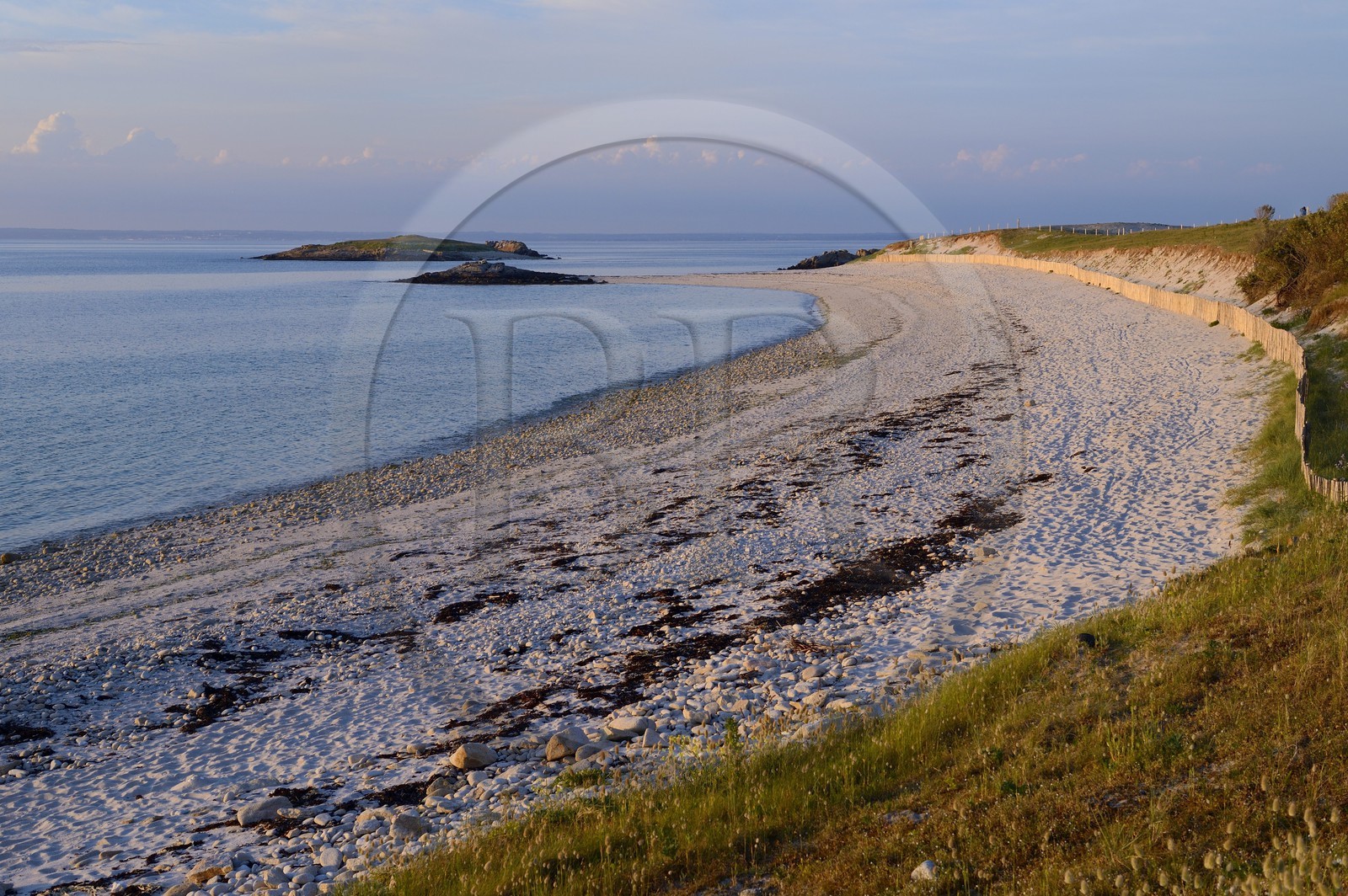 France, Finistère (29), La Foret Fouesnant, archipel des Glénan, Ile Saint-Nicolas, la plage ouest