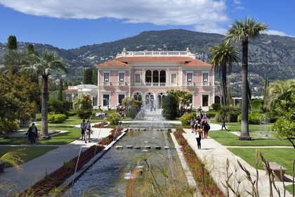 France, Alpes Maritimes, Saint Jean Cap Ferrat, Ephrussi de Rothschild villa and garden, large pond and water jets in the French garden
