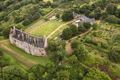 France, Côtes d'Armor (22), Ploezal, chateau de La Roche-Jagu et ses jardins (vue aérienne)