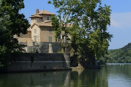 France, Rhône (69), Lyon, l'Ile Barbe située au milieu de la Saône