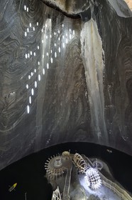 Roumanie, Transylvanie, région de Cluj, Turda, ancienne mine de sel de Turda dont l'exploitation a commencée à l'époque romaine, transformée en centre de loisirs et de santé, le lac souterrain