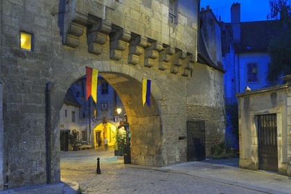 France, Côte d'Or (21), Semur-en-Auxois, la barbacane en avant de la porte Sauvigny