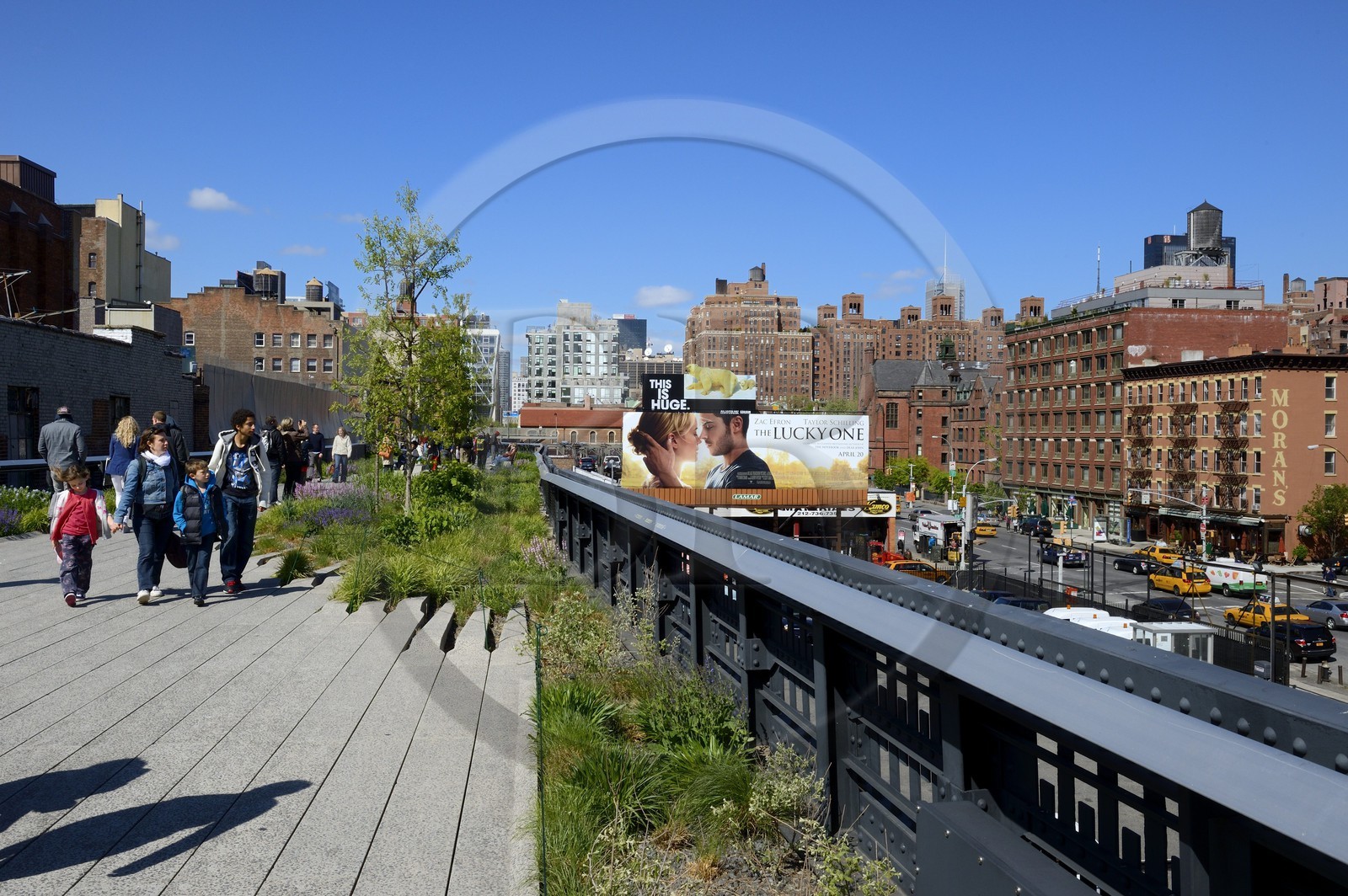 United States, New York, Manhattan, Meatpacking district (Gansevoort Market), the High Line is a park built on a section of the former elevated freight railroad spur