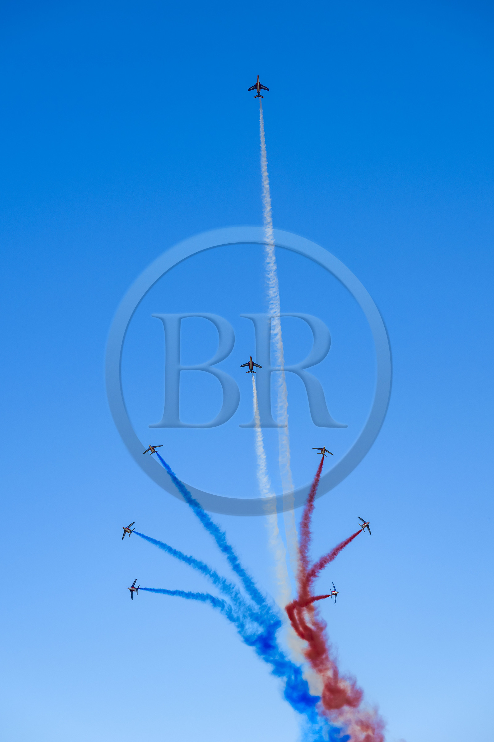 France, Bouches-du-Rhône (13), Salon-de-Provence, base aerienne 701, base de la Patrouille de France (PAF pour Patrouille acrobatique de France) de l'Armée de l'air et de l'espace française, figure d'éclatement lors d'un vol d'entrainement des avions Alphajet