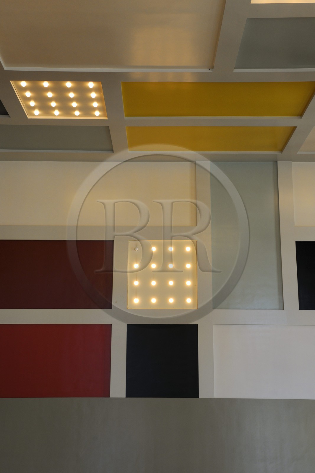 France, Bas-Rhin (67), Strasbourg, place Kléber, salle de l'Aubette décoré par Jean Arp et Sophie Tæuber-Arp à la fin des années 1920