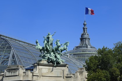 France, Paris (75), le Grand Palais, quadrige en cuivre repoussé de Geoges Récipon, allégorie de l'Harmonie triomphant de la Discorde