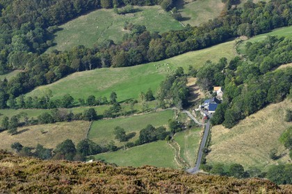 France, Cantal (15), Parc Naturel Régional des Volcans d’Auvergne, vallée de Brezons, la ferme de Sanissage