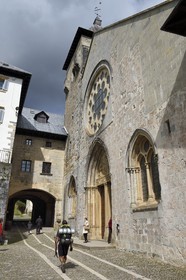 Espagne, Pays-Basque, Navarre, Roncevaux, étape du chemin de Saint-Jacques de Compostelle, Collégiale royale de Roncevaux, église de Santa María la Real