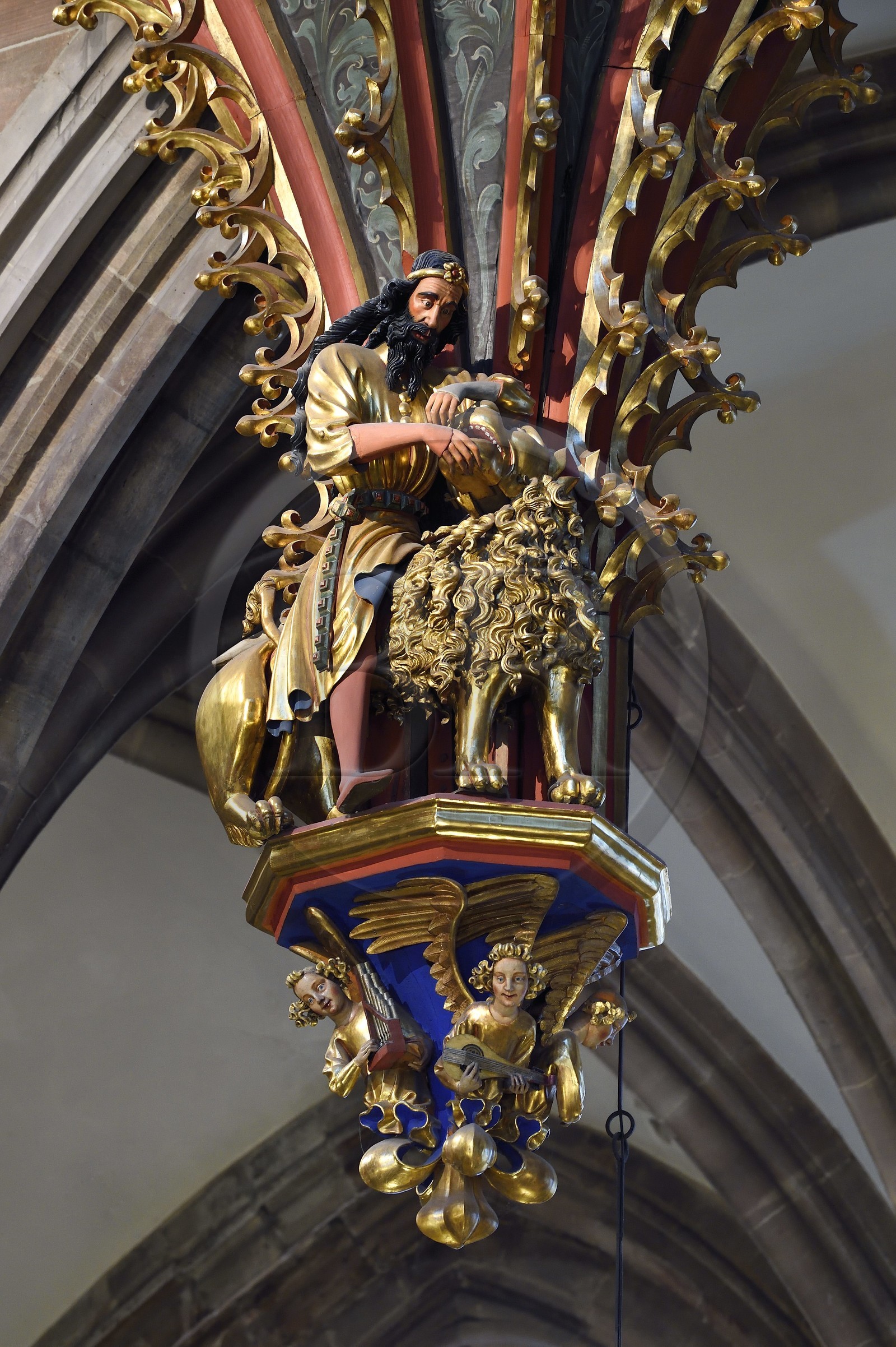 France, Bas-Rhin (67), Strasbourg, vieille ville classée au Patrimoine Mondial de l'UNESCO, la cathédrale Notre-Dame, Samson maitrisant un lion, sous le grand orgue, avec un mécanisme permettant d'ouvrir et de fermer la gueule